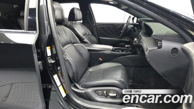 Lexus LS 2018 thumb 11