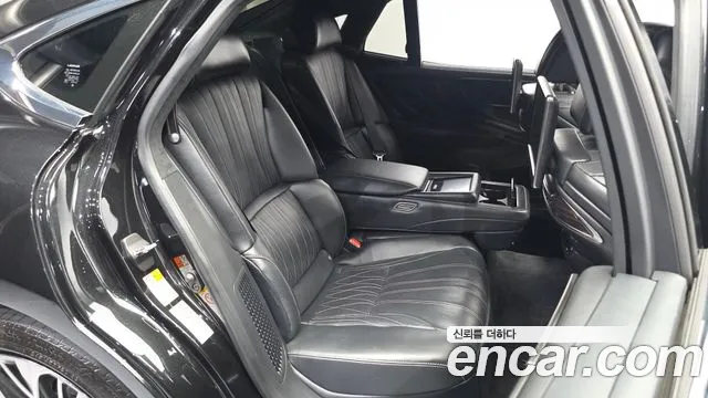 Lexus LS 2018 thumb 12