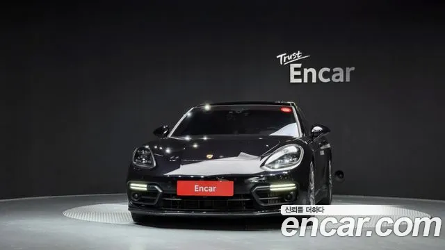Porsche Panamera 2019 thumb 3