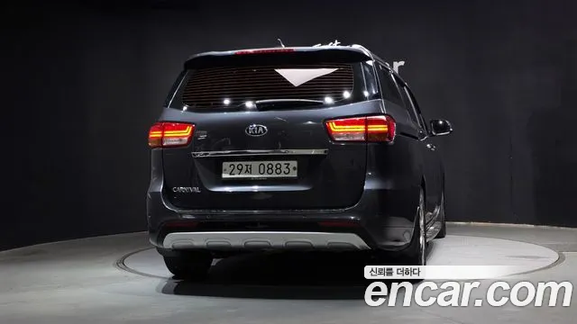 Kia Carnival 2016 thumb 4