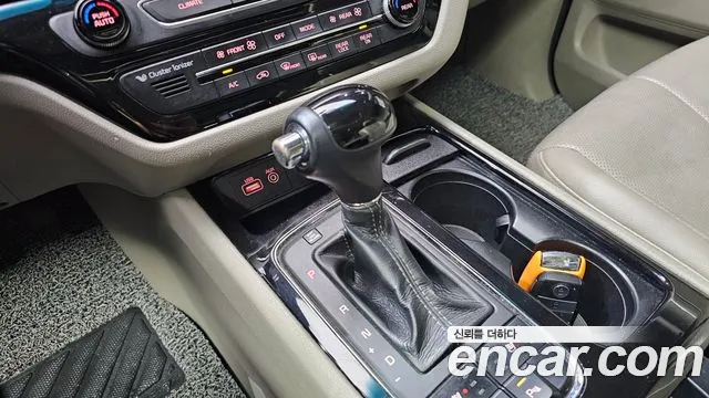 Kia Carnival 2016 thumb 9