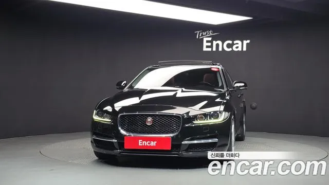 Jaguar XE 2016 thumb 3