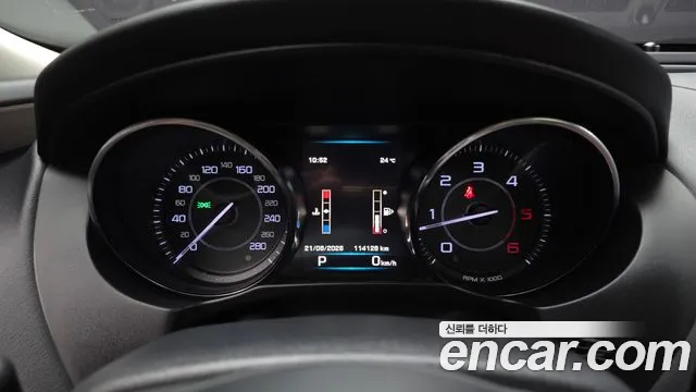 Jaguar XE 2016 thumb 8