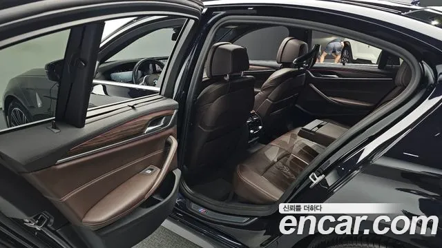 BMW 5 серии 2020 thumb 11