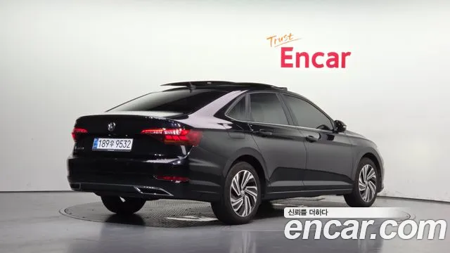 Volkswagen Jetta 2021 thumb 2