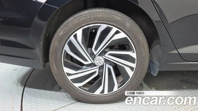 Volkswagen Jetta 2021 thumb 5