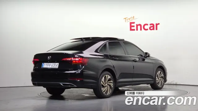 Volkswagen Jetta 2021 thumb 2