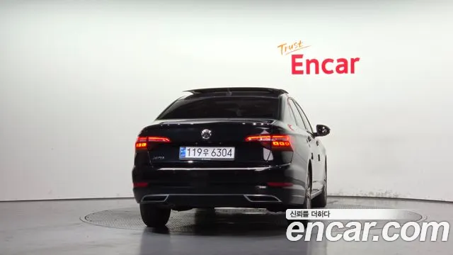 Volkswagen Jetta 2021 thumb 4