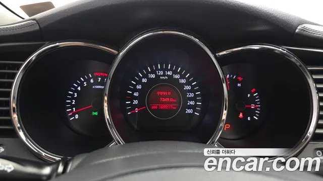 Kia K5 2010 thumb 8