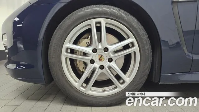 Porsche Panamera 2010 thumb 4