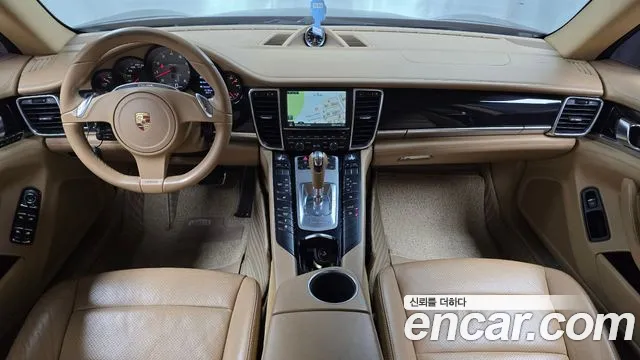 Porsche Panamera 2010 thumb 6