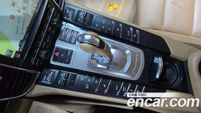 Porsche Panamera 2010 thumb 8