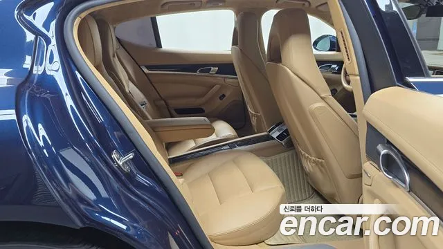 Porsche Panamera 2010 thumb 10