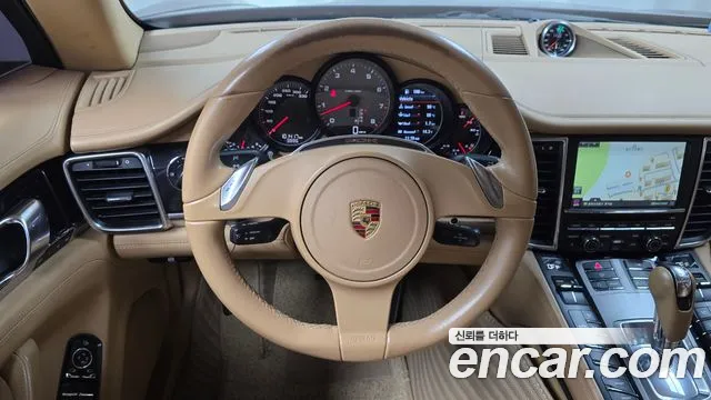 Porsche Panamera 2010 thumb 11