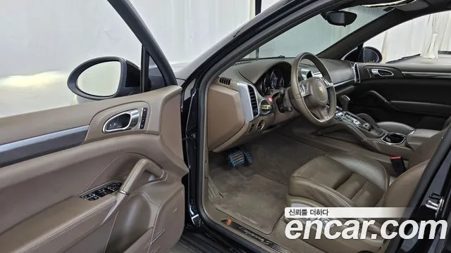Porsche Cayenne 2014 thumb 10