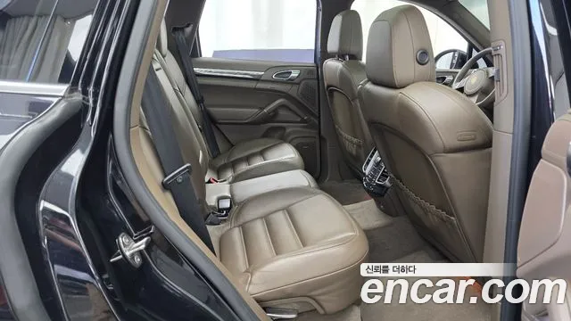 Porsche Cayenne 2014 thumb 12