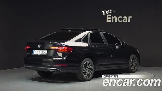 Volkswagen Jetta 2021 thumb 2