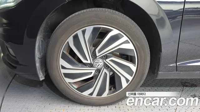 Volkswagen Jetta 2021 thumb 5