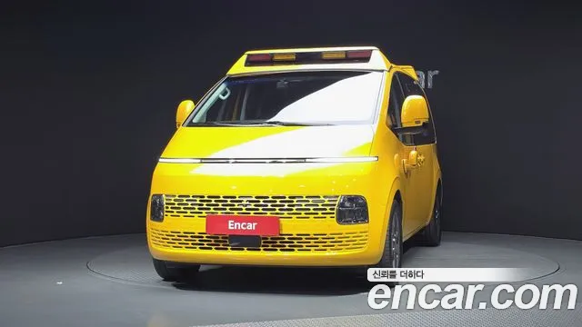 Hyundai Staria 2025 thumb 3