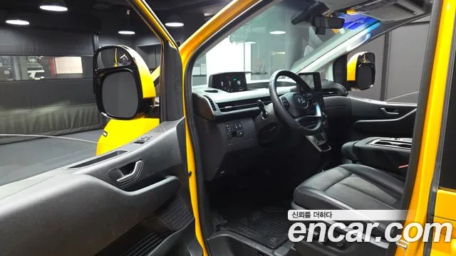 Hyundai Staria 2025 thumb 10