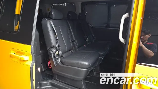 Hyundai Staria 2025 thumb 11