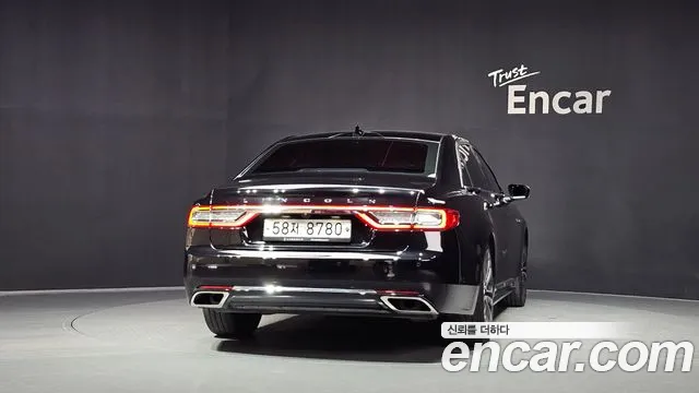 Lincoln Continental 2019 thumb 4