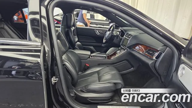 Lincoln Continental 2019 thumb 11
