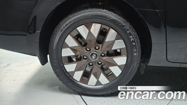 Hyundai Staria 2024 thumb 5
