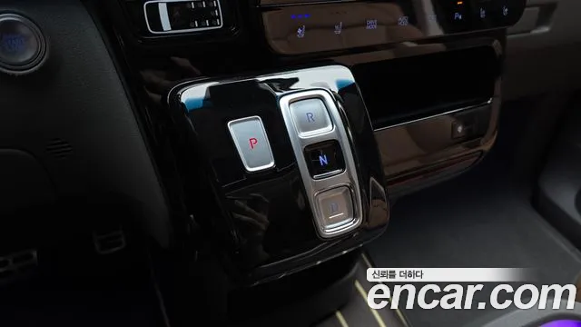 Hyundai Staria 2024 thumb 9