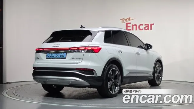 Audi Q4 e-tron 2022 thumb 2