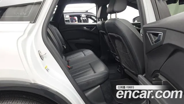 Audi Q4 e-tron 2022 thumb 12