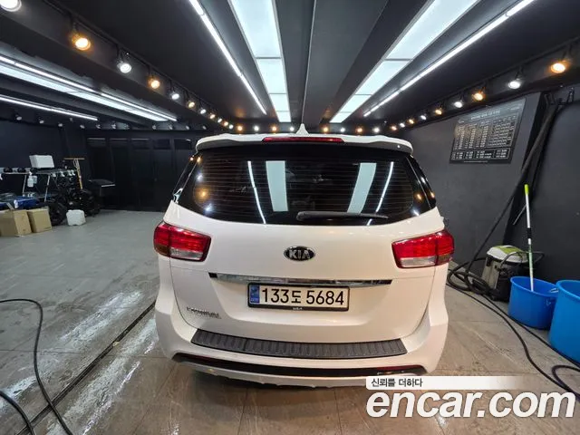 Kia Carnival 2016 thumb 5