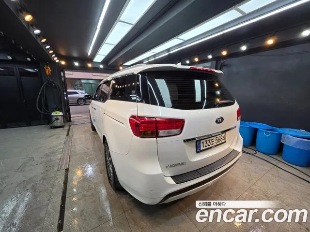 Kia Carnival 2016 thumb 6