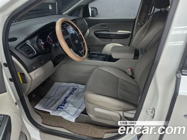Kia Carnival 2016 thumb 9