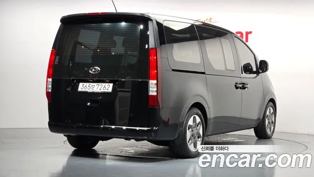 Hyundai Staria 2023 thumb 2