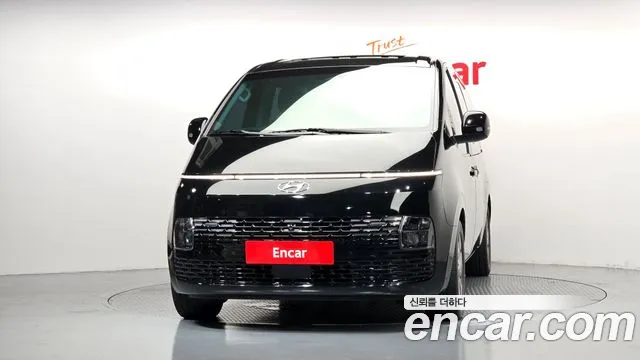 Hyundai Staria 2023 thumb 3