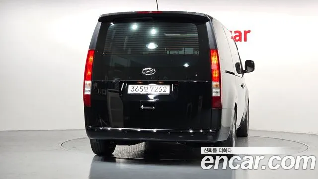 Hyundai Staria 2023 thumb 4