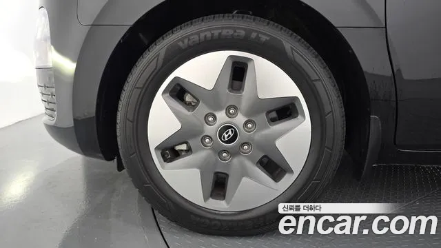 Hyundai Staria 2023 thumb 5