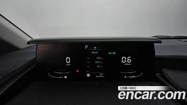 Hyundai Staria 2023 thumb 8