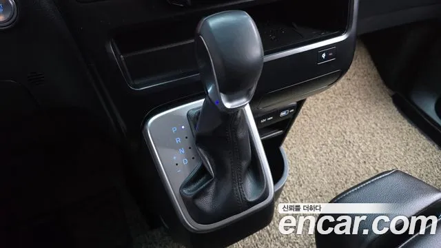 Hyundai Staria 2023 thumb 9