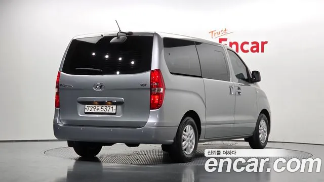 Hyundai Starex 2017 thumb 2