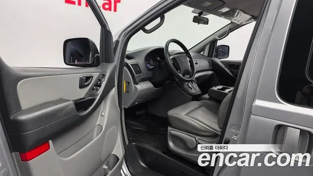 Hyundai Starex 2017 thumb 10