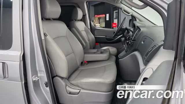 Hyundai Starex 2017 thumb 11