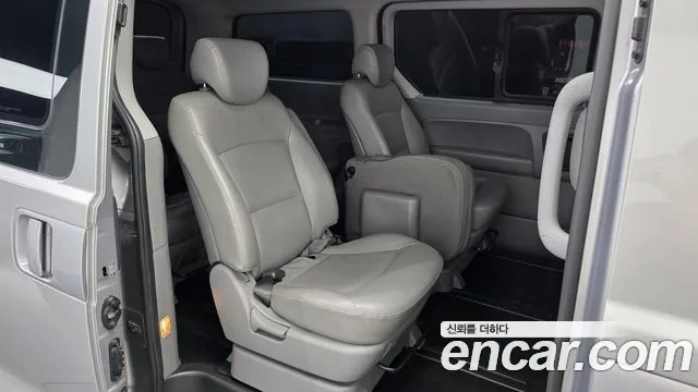 Hyundai Starex 2017 thumb 12