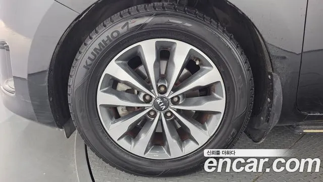 Kia Carnival 2014 thumb 5