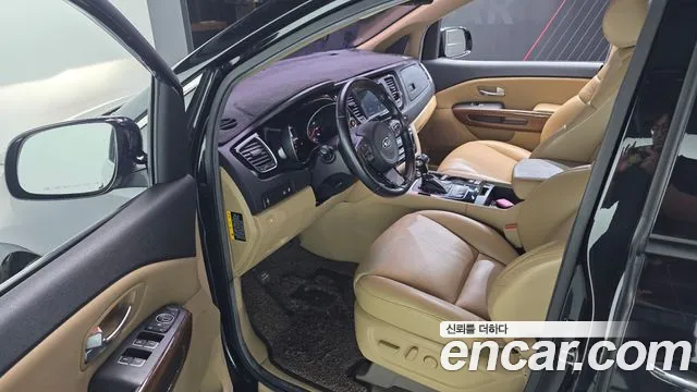 Kia Carnival 2014 thumb 10
