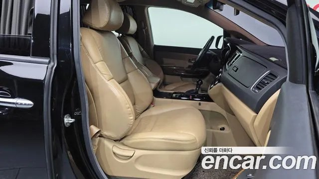 Kia Carnival 2014 thumb 11