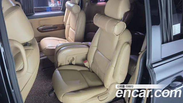 Kia Carnival 2014 thumb 12