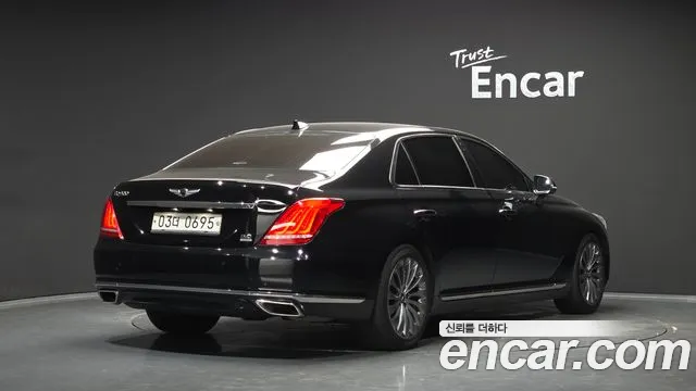 Genesis G90 2016 thumb 2