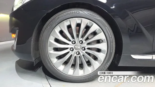 Genesis G90 2016 thumb 5